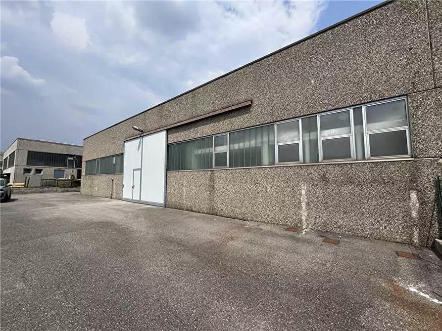 Immagine 10 di Capannone industriale in affitto  in Via Cornella, 24 a Castelli Calepio