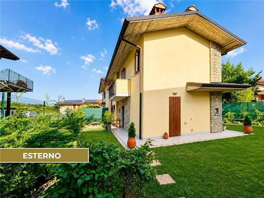 Immagine 2 di Villa in vendita  a Castelli Calepio