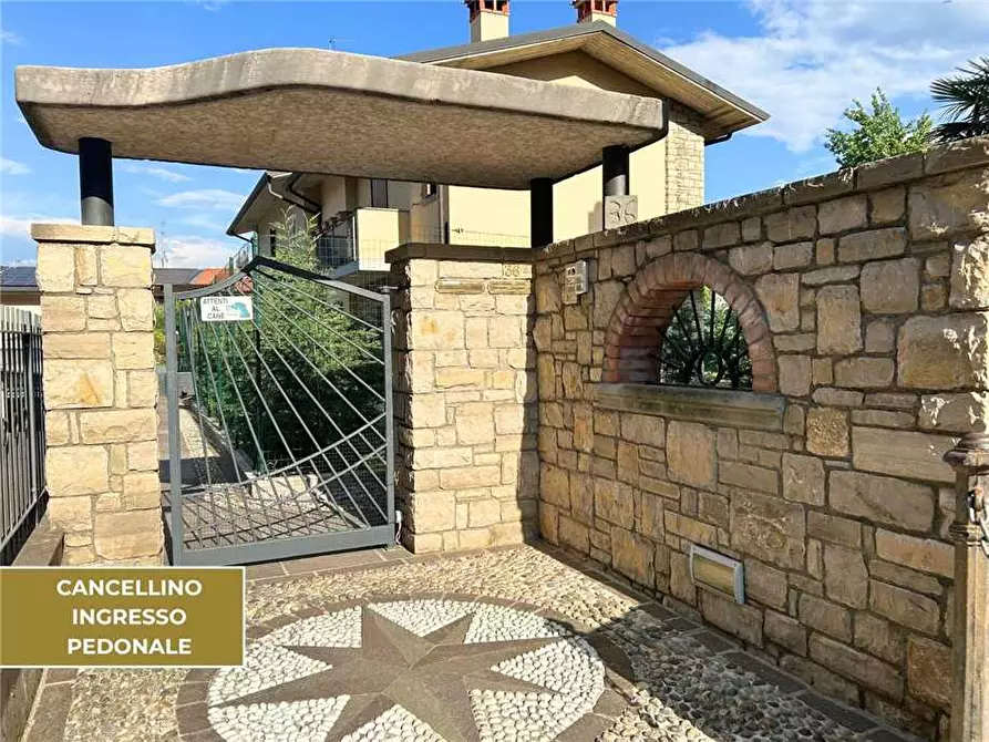 Immagine 4 di Villa in vendita  a Castelli Calepio