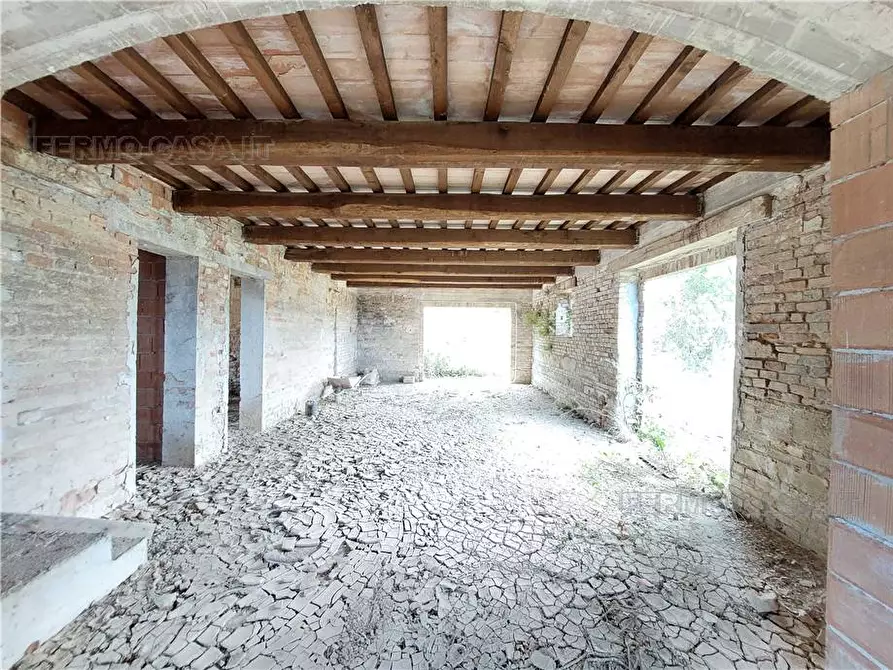 Immagine 15 di Rustico / casale in vendita  in Via piazza a Montedinove