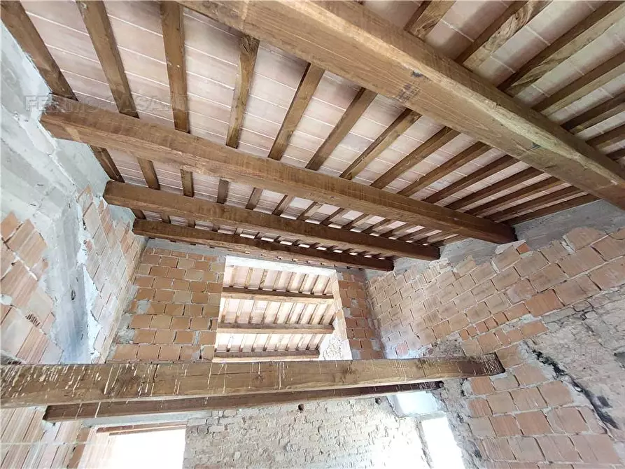 Immagine 17 di Rustico / casale in vendita  in Via piazza a Montedinove