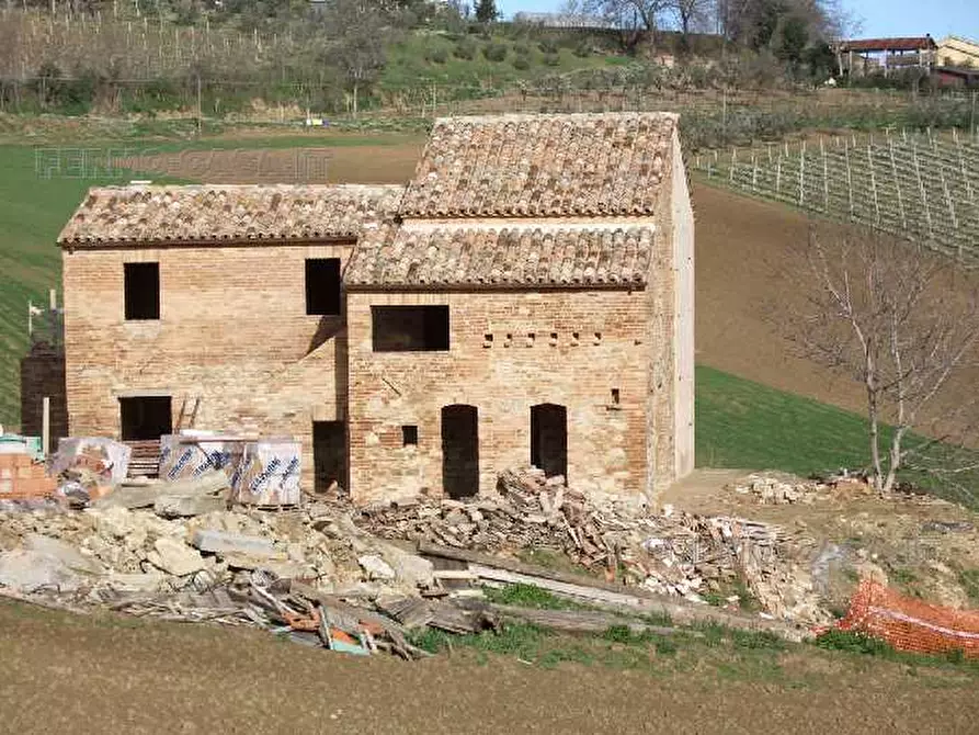 Immagine 2 di Rustico / casale in vendita  in Via piazza a Montedinove