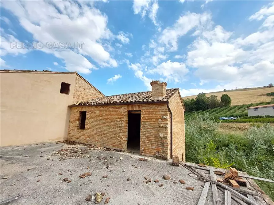 Immagine 8 di Rustico / casale in vendita  in Via piazza a Montedinove