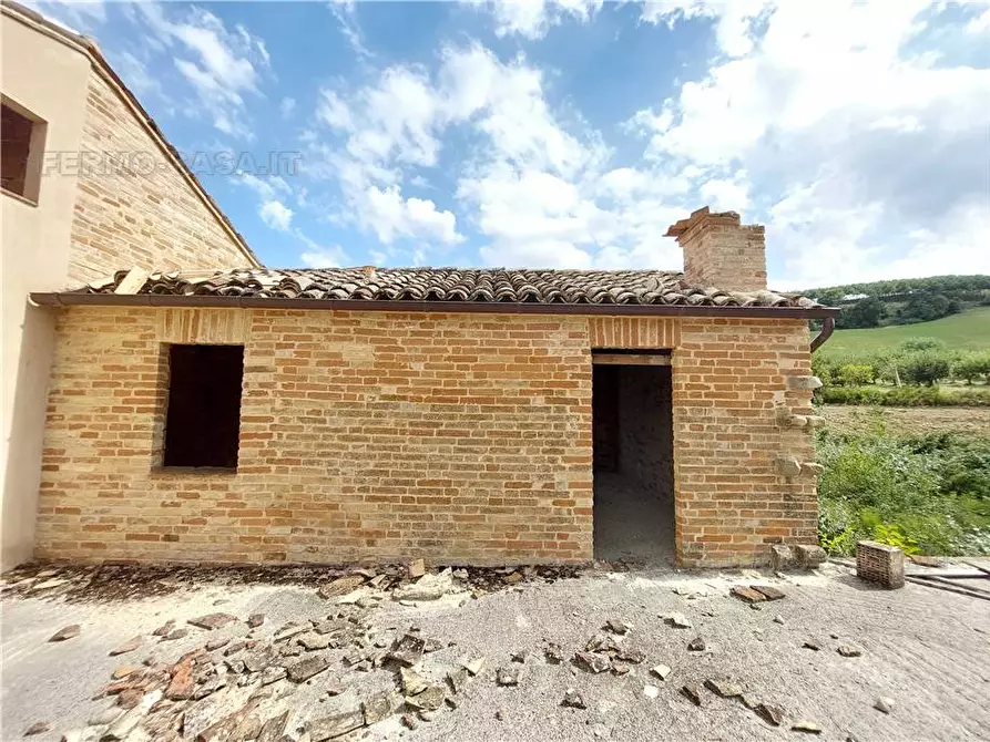 Immagine 9 di Rustico / casale in vendita  in Via piazza a Montedinove