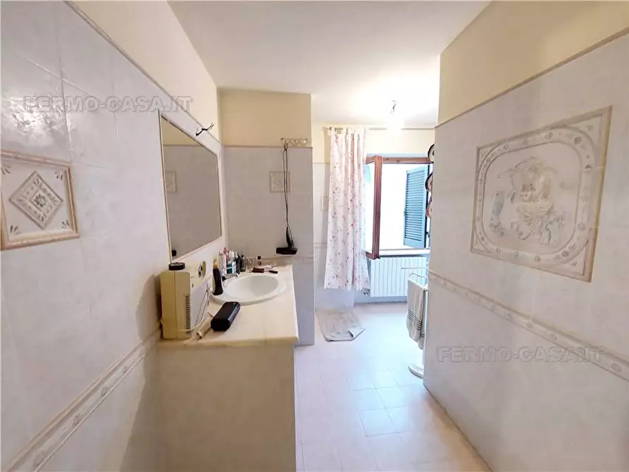 Immagine 13 di Villa in vendita  in Via Giacomo Leopardi, 8 a Ortezzano