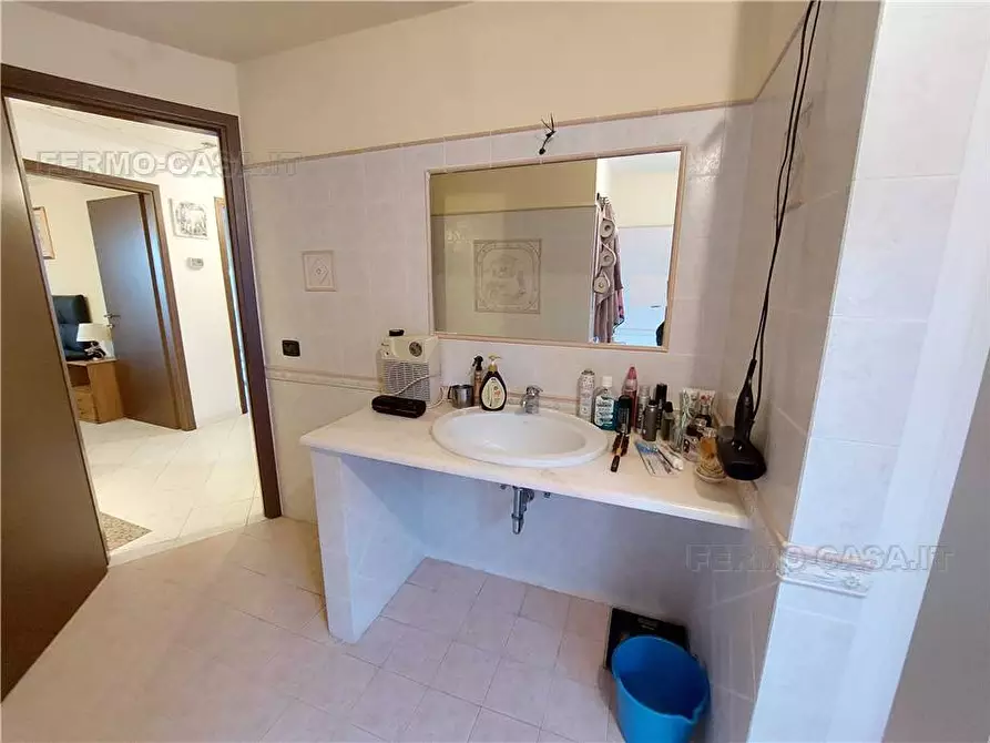 Immagine 15 di Villa in vendita  in Via Giacomo Leopardi, 8 a Ortezzano