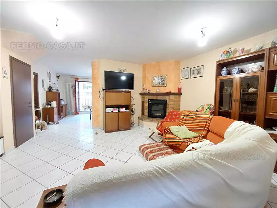 Immagine 2 di Villa in vendita  in Via Giacomo Leopardi, 8 a Ortezzano