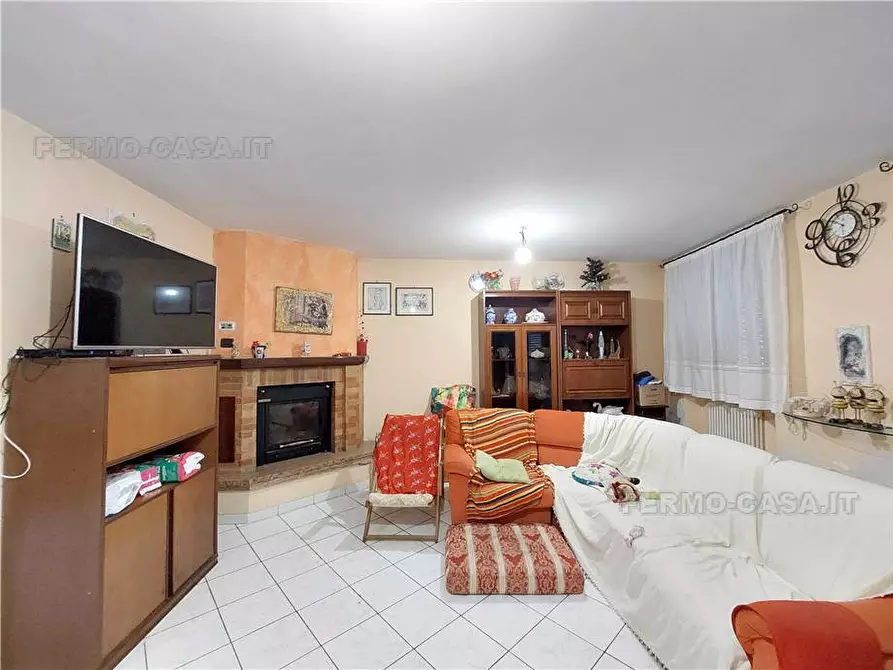 Immagine 4 di Villa in vendita  in Via Giacomo Leopardi, 8 a Ortezzano