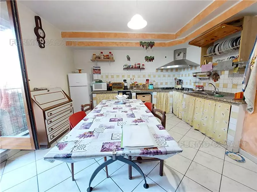 Immagine 5 di Villa in vendita  in Via Giacomo Leopardi, 8 a Ortezzano