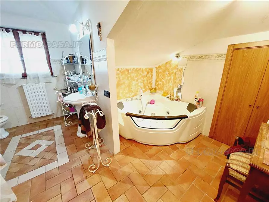 Immagine 11 di Villa in vendita  in Loc. Contrada San Girolamo, 15 a Fermo