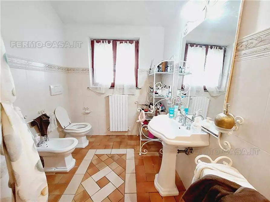 Immagine 12 di Villa in vendita  in Loc. Contrada San Girolamo, 15 a Fermo