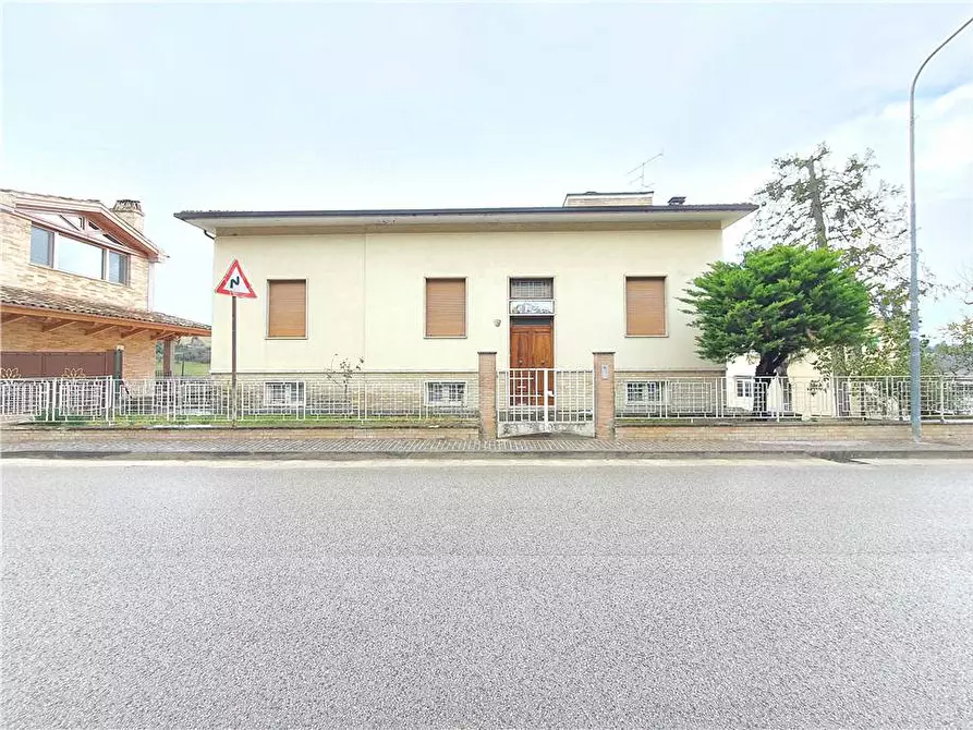 Immagine 1 di Villa in vendita  in V.le trieste, 26 a Montottone