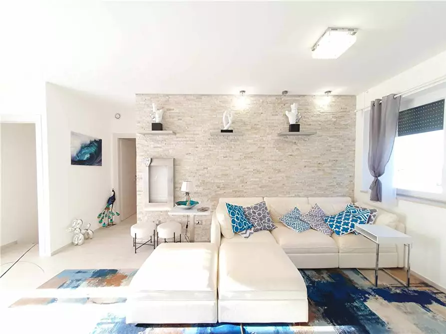 Immagine 12 di Villa in vendita  in Via fontana marina a Campofilone