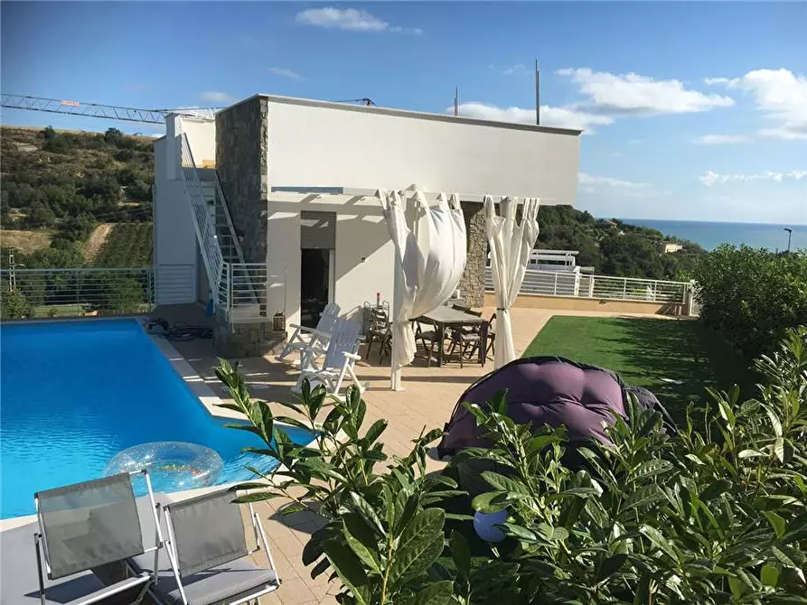 Immagine 4 di Villa in vendita  in Via fontana marina a Campofilone