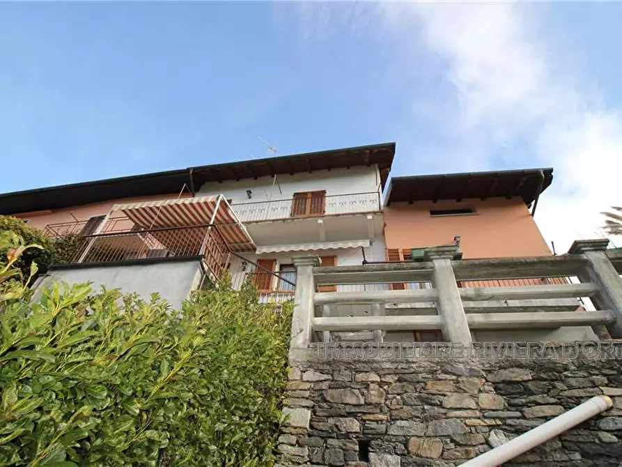 Immagine 1 di Villa in vendita  a Miasino