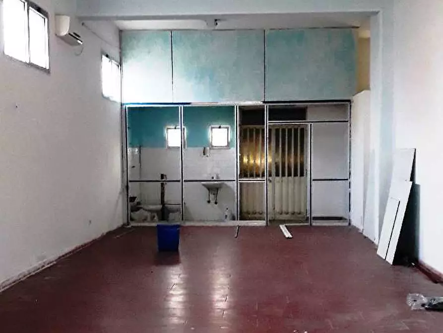 Immagine 2 di Attività commerciale in vendita  a Oristano