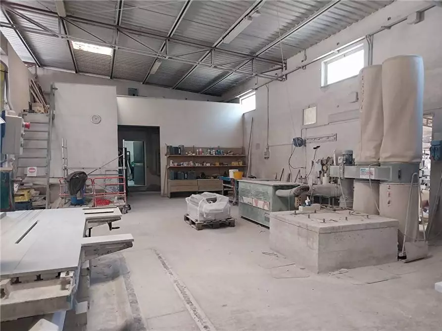Immagine 2 di Capannone industriale in vendita  a Siamaggiore