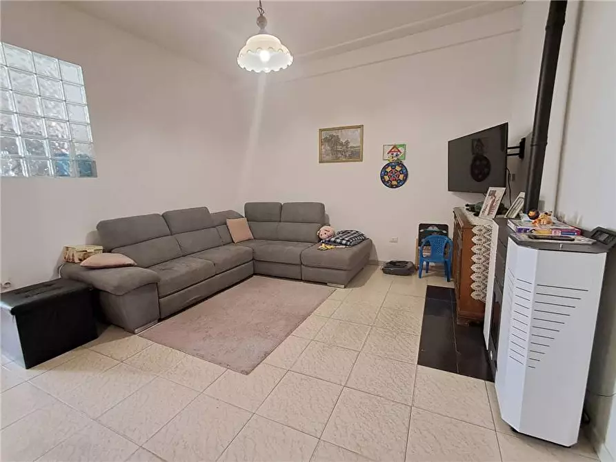 Immagine 2 di Villa in vendita  a Oristano