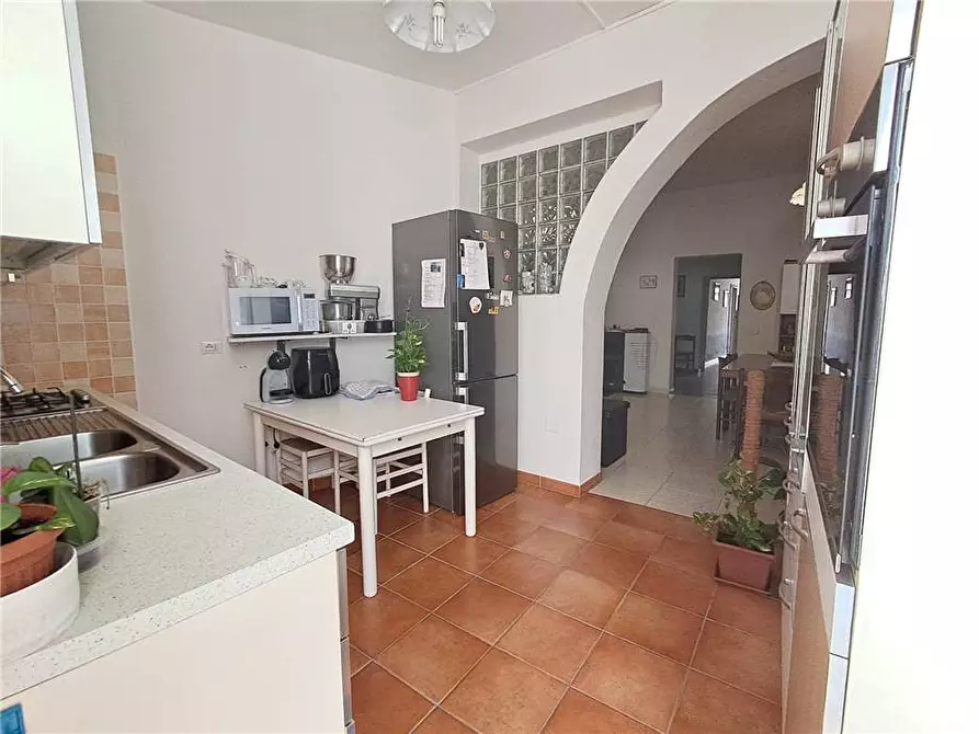 Immagine 3 di Villa in vendita  a Oristano
