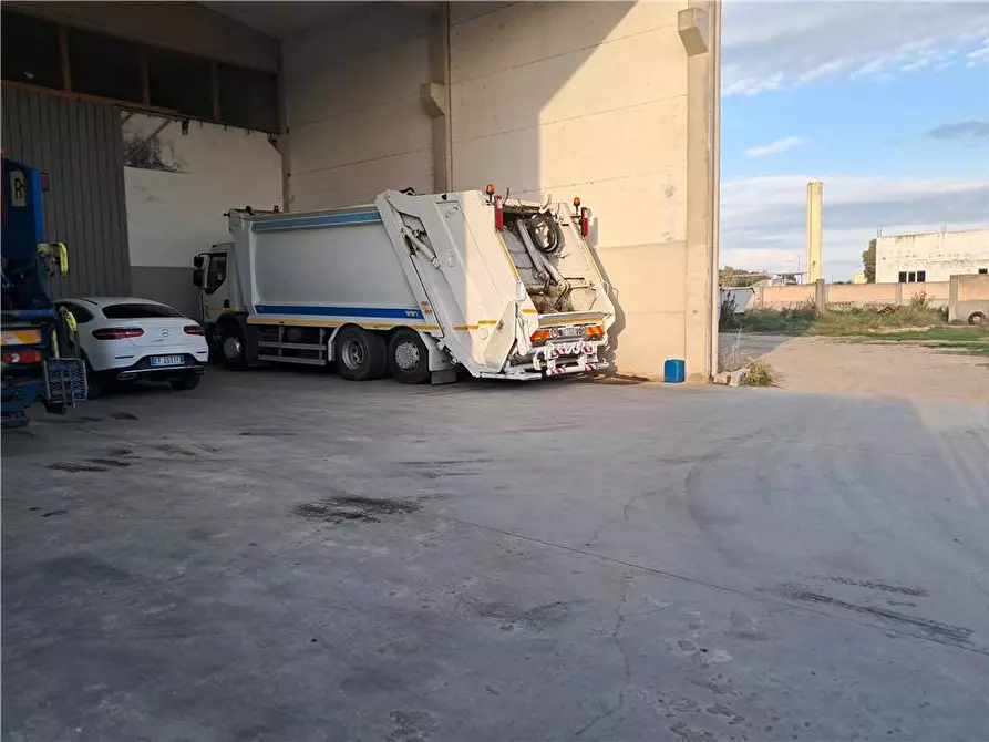 Immagine 3 di Attività commerciale in vendita  a Solarussa