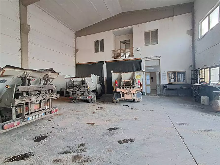 Immagine 5 di Attività commerciale in vendita  a Solarussa