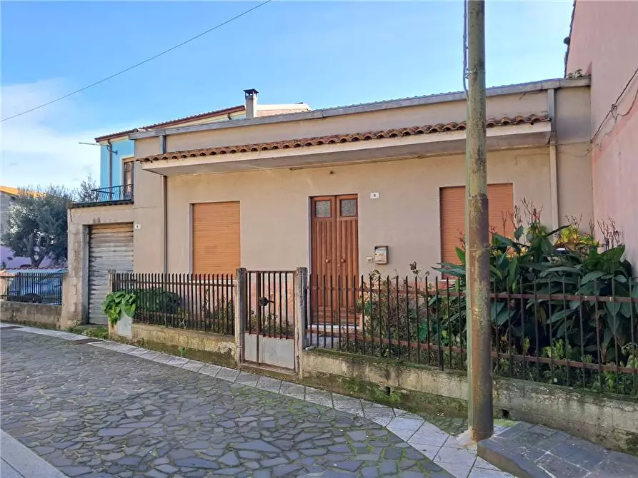 Immagine 1 di Villa in vendita  a Ollastra
