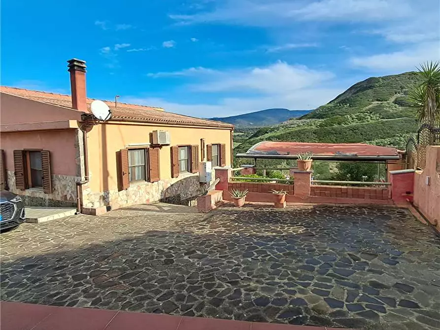 Immagine 1 di Villa in vendita  a Cuglieri