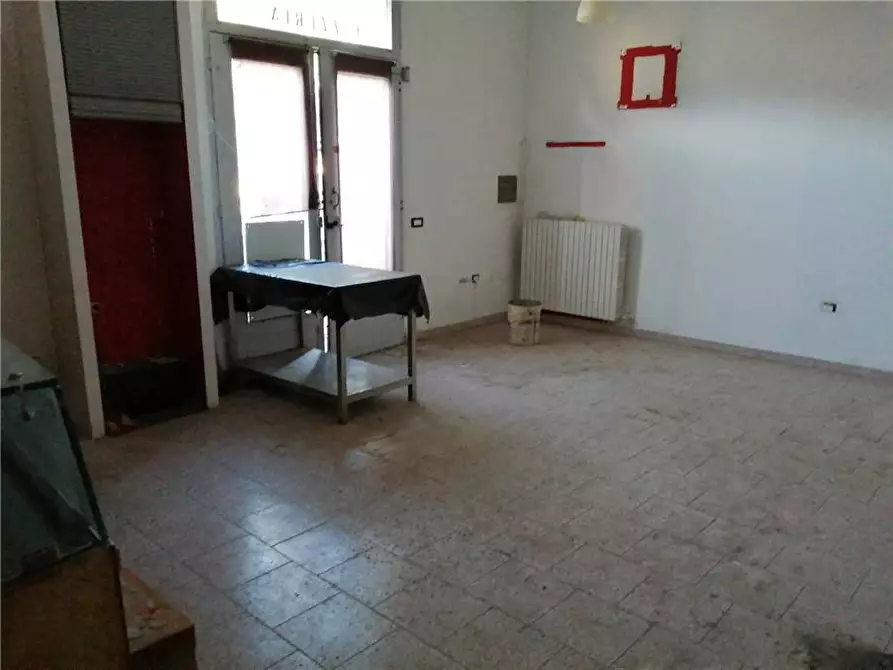 Attività commerciale in affitto a Castello D'argile