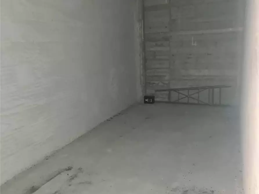 Immagine 2 di Garage in vendita  a Modena