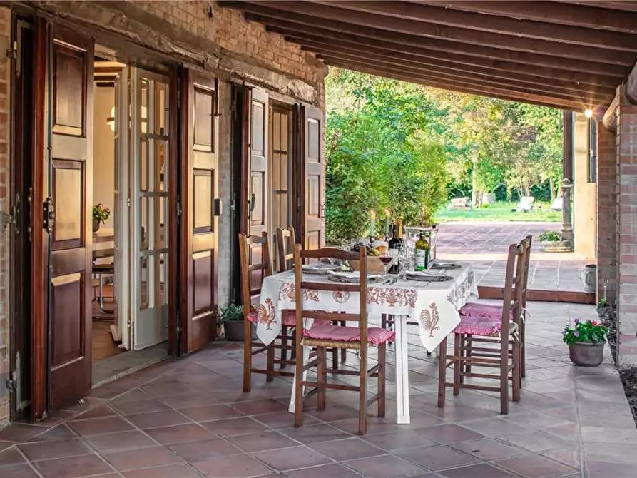 Immagine 17 di Rustico / casale in vendita  a Cento