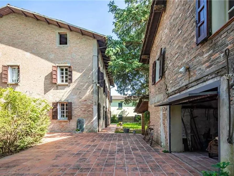 Immagine 26 di Rustico / casale in vendita  a Cento
