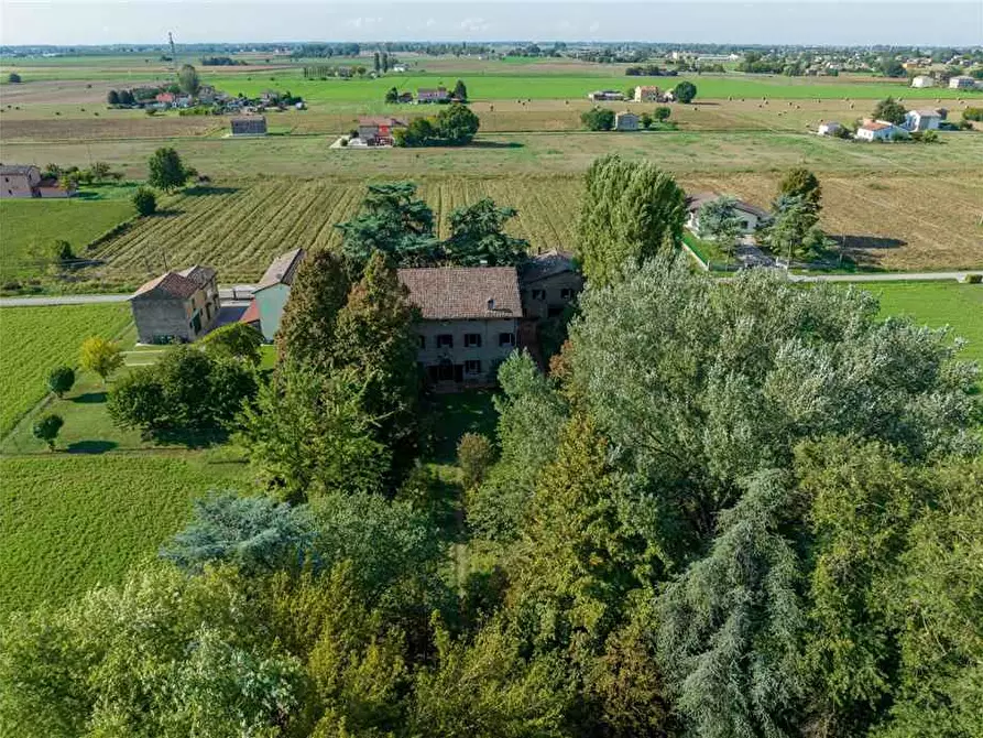 Immagine 30 di Rustico / casale in vendita  a Cento