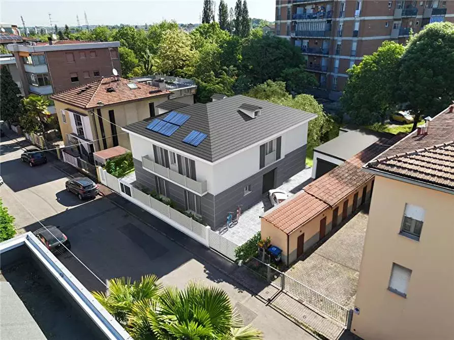 Immagine 1 di Porzione di casa in vendita  a Modena