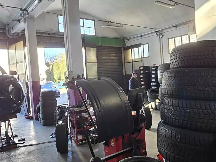 Immagine 1 di Capannone industriale in vendita  a Modena