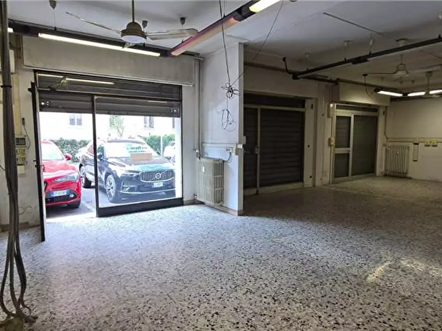 Immagine 3 di Attività commerciale in vendita  a Modena