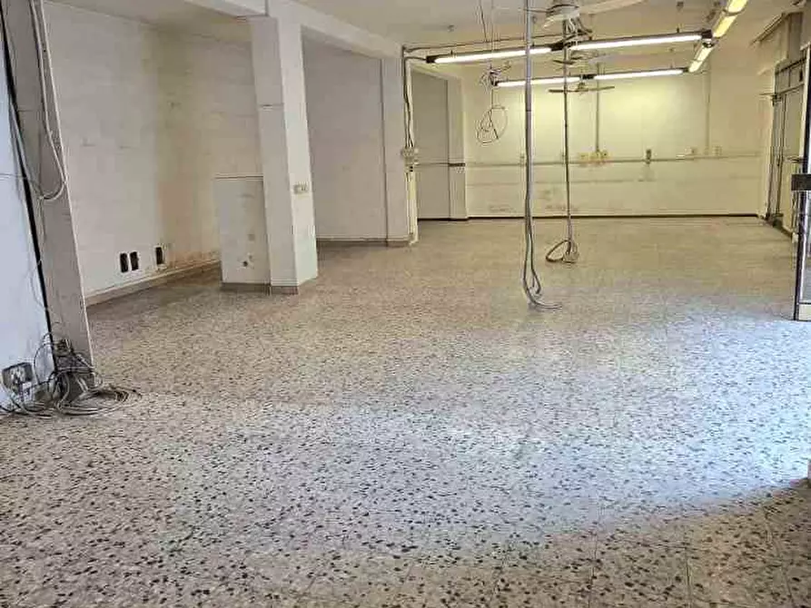 Immagine 5 di Attività commerciale in vendita  a Modena
