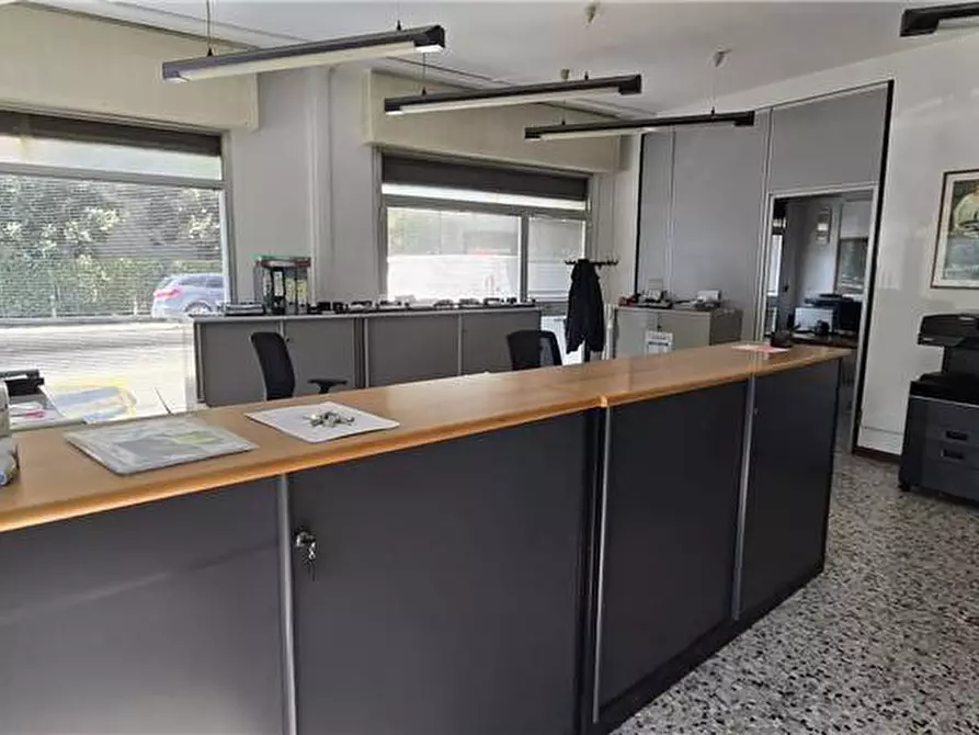 Immagine 1 di Attività commerciale in vendita  a Modena