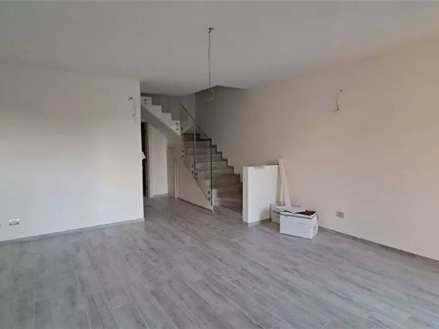 Immagine 1 di Villa in vendita  a Mirandola