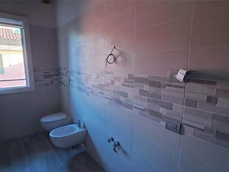 Immagine 12 di Villa in vendita  a Mirandola