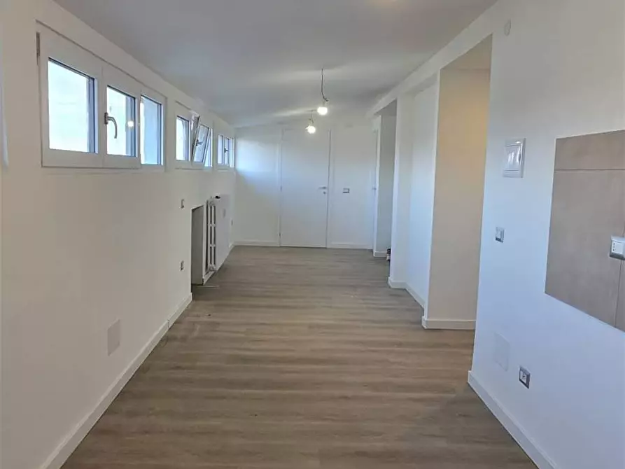 Immagine 5 di Appartamento in vendita  a Modena