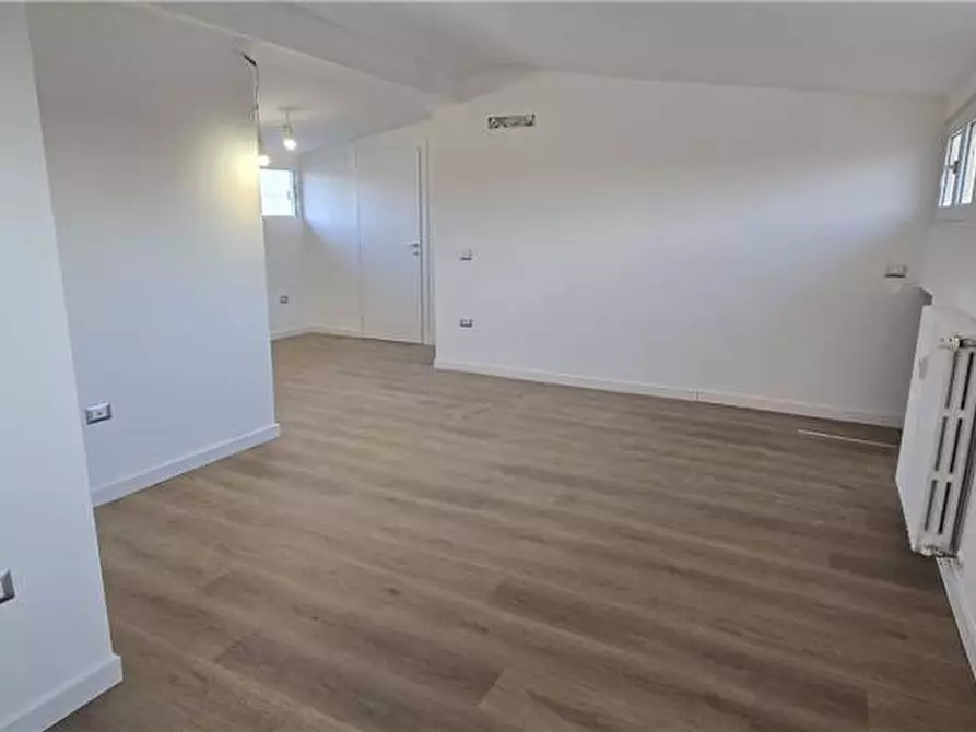 Immagine 8 di Appartamento in vendita  a Modena