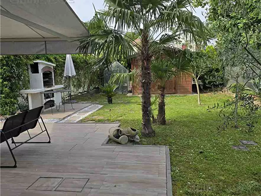 Immagine 11 di Villa in vendita  a Novi Di Modena