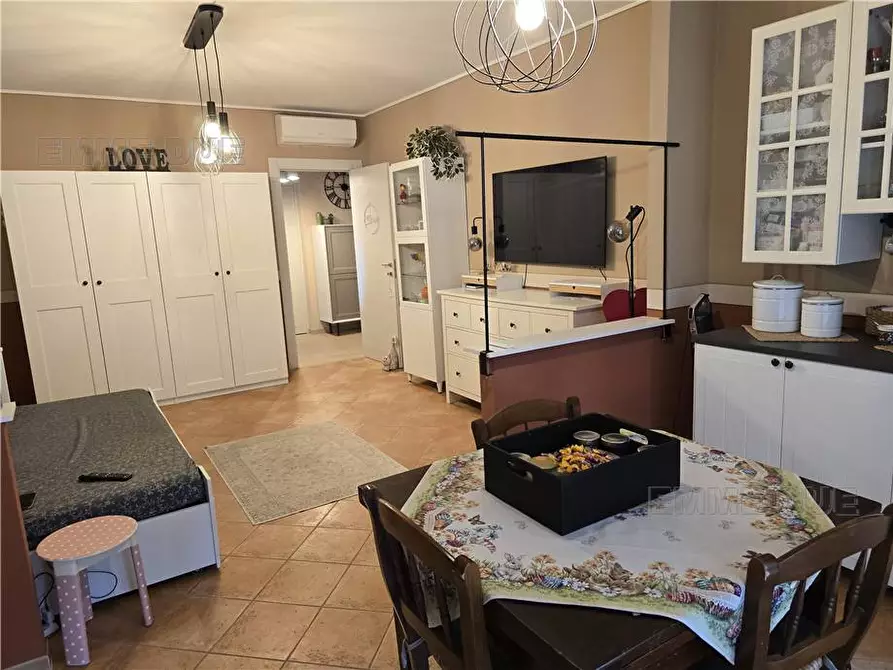 Immagine 3 di Villa in vendita  a Novi Di Modena