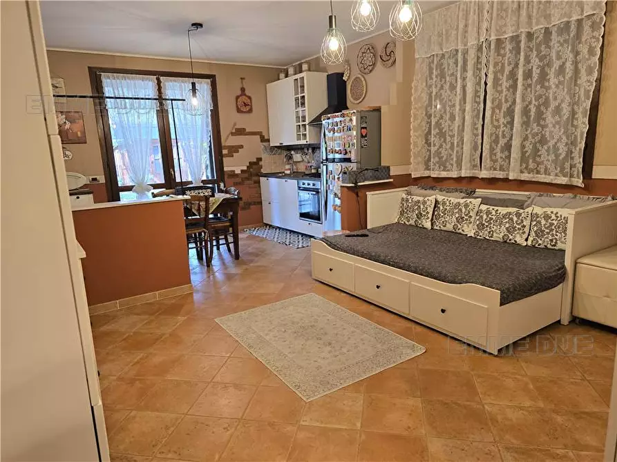 Immagine 5 di Villa in vendita  a Novi Di Modena