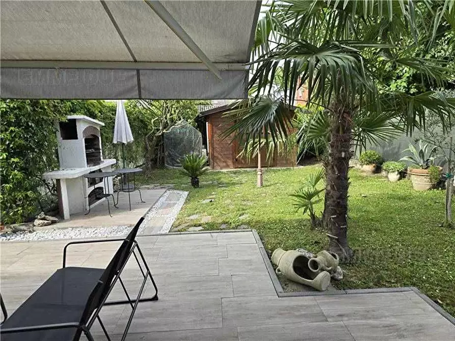 Immagine 8 di Villa in vendita  a Novi Di Modena