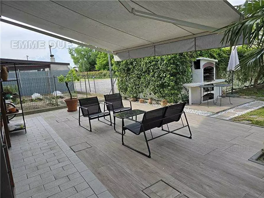 Immagine 9 di Villa in vendita  a Novi Di Modena