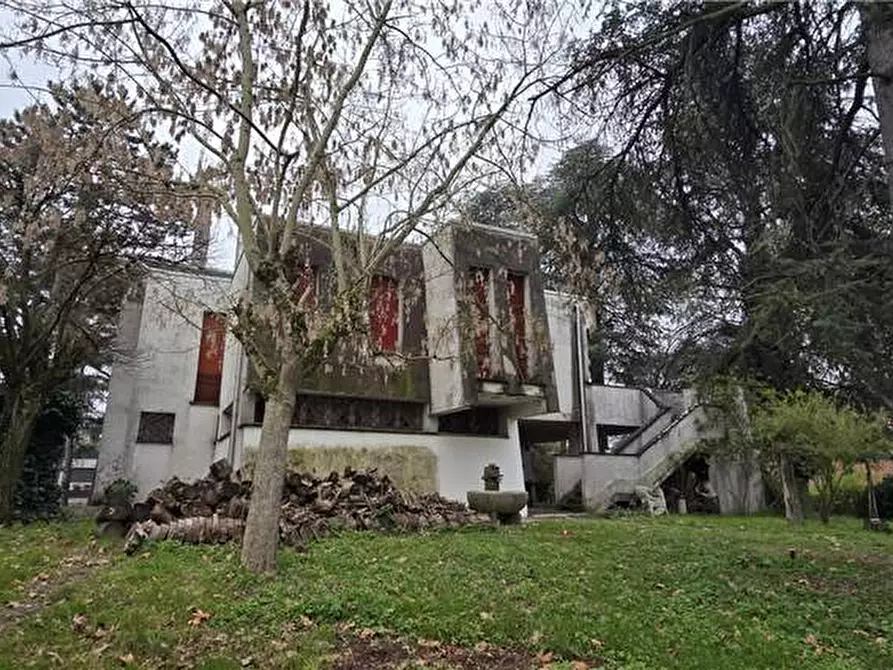 Immagine 1 di Villa in vendita  a Modena