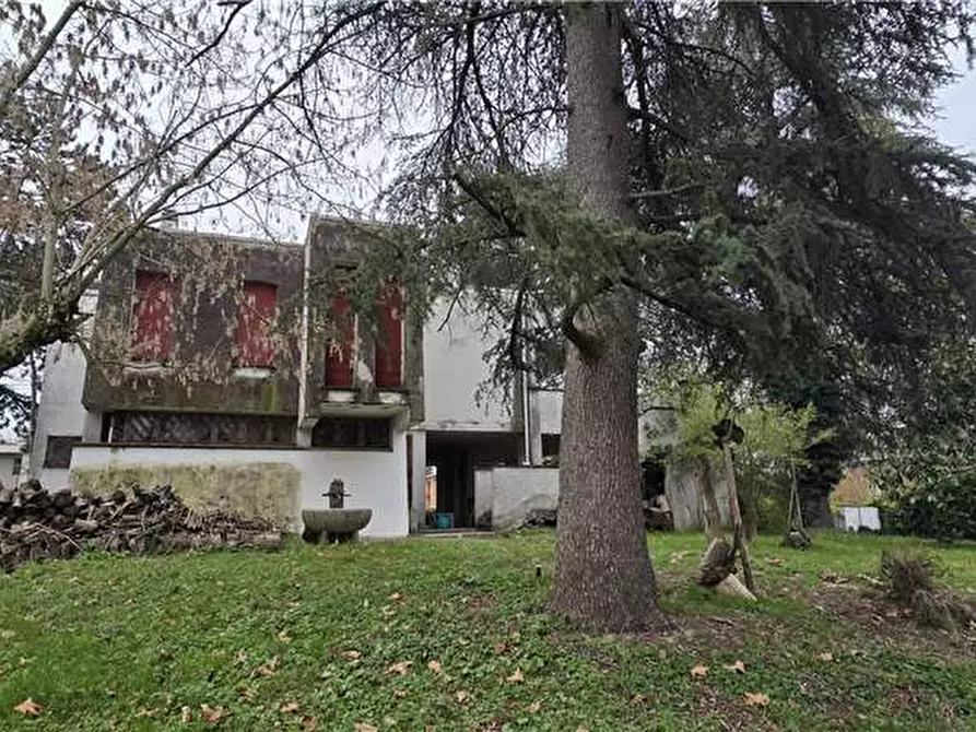 Immagine 2 di Villa in vendita  a Modena