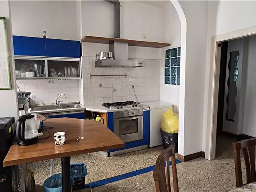 Immagine 2 di Appartamento in vendita  a Modena