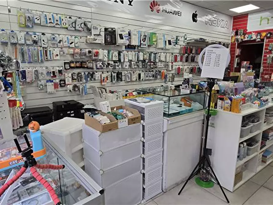 Immagine 2 di Attività commerciale in vendita  a Modena